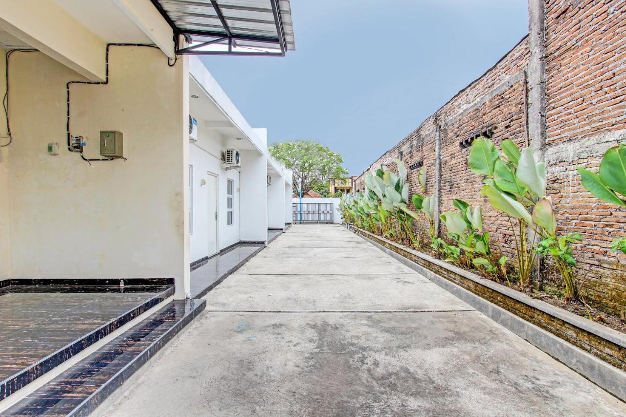 Spot On 91709 Aster Hotel Syariah Karanganyar  Exterior photo